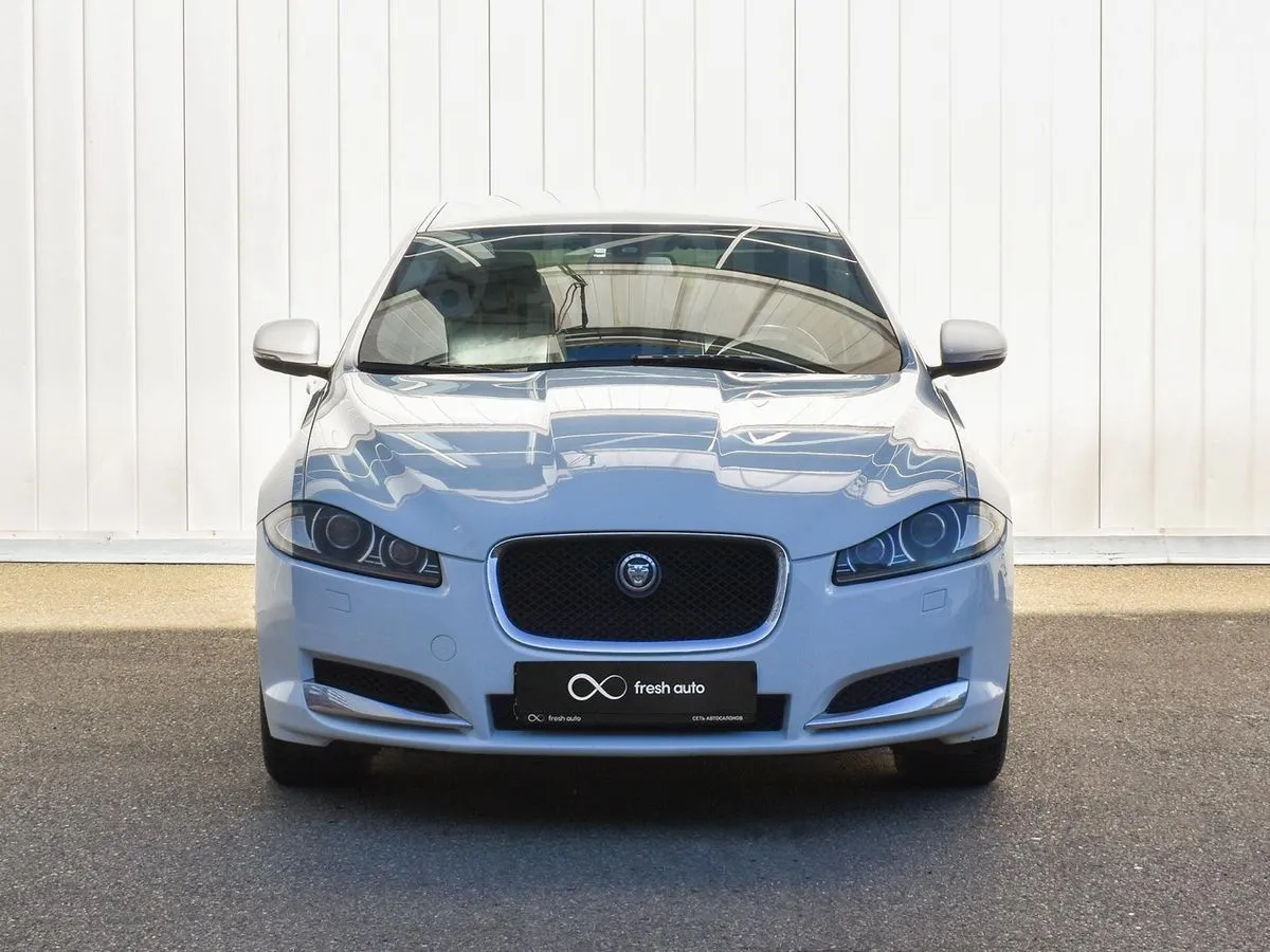 Jaguar XF Image 2